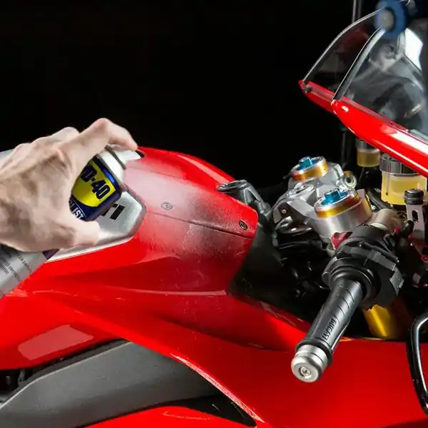 WD-40 SPECIALIST MOTO CERA LUCIDANTE SPRAY ML400